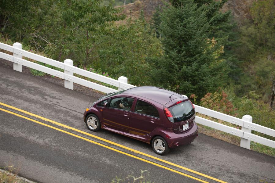  Mitsubishi i-MiEV 2012 года  (US) (фото 95 из 234)